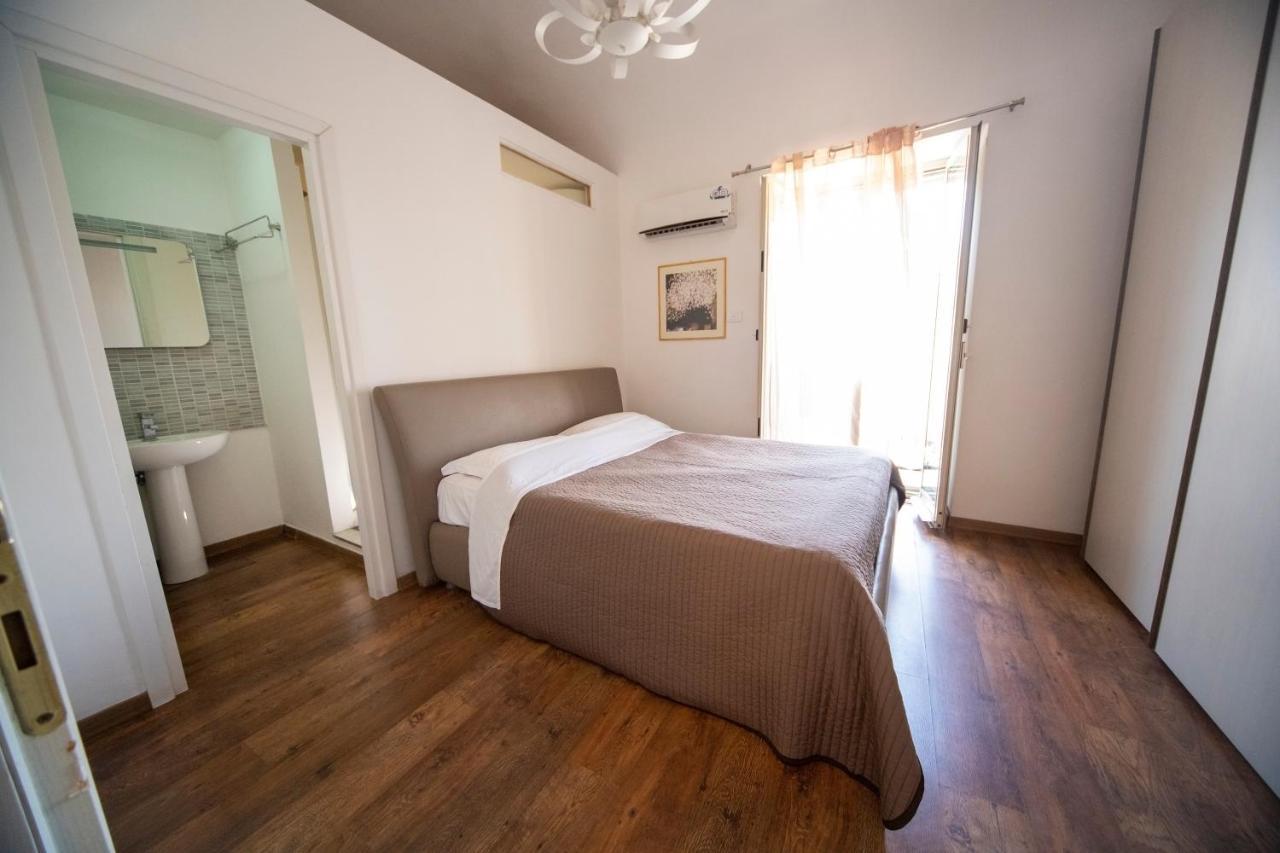 Rooms In Shared Apartment - City Center Catania Exterior photo