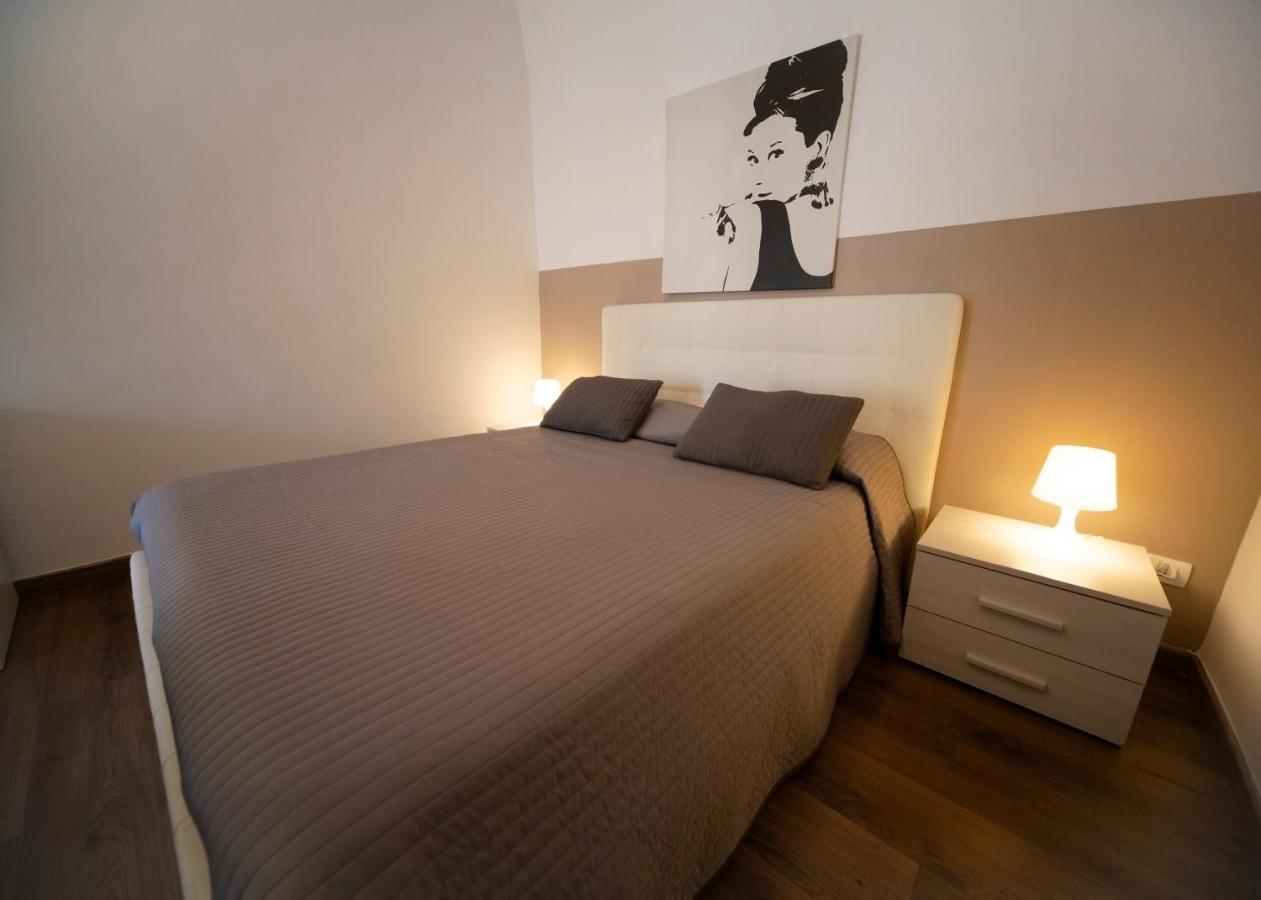 Rooms In Shared Apartment - City Center Catania Exterior photo